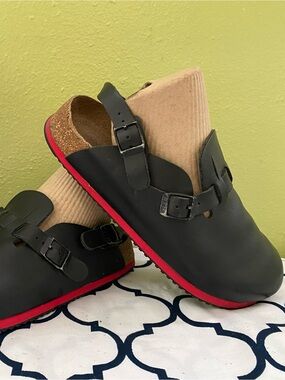 Pre-owned Birkenstock Boston Black Clog Mules with Red Trim 39/8 Soft Footbed